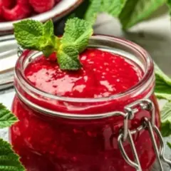 Aksamitny dżem malinowy bez pestek: przepis krok po kroku
