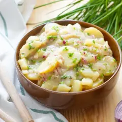Sałatka ziemniaczana: przepis na perfekcję. Uniknij błędów!