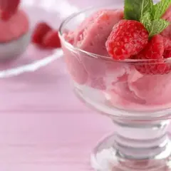 Jak zrobić sorbet malinowy? Gładki i bez kryształków lodu