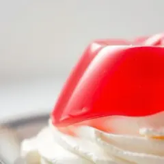 Ile kalorii ma galaretka owocowa? Czy to deser na diecie?