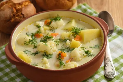 Babcina zupa kalafiorowa: odtwórz smak dzieciństwa!