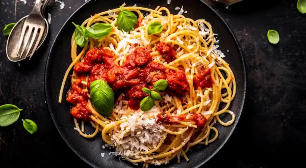Sos do spaghetti: prosty przepis i sekrety idealnego smaku (Lena Dudek)