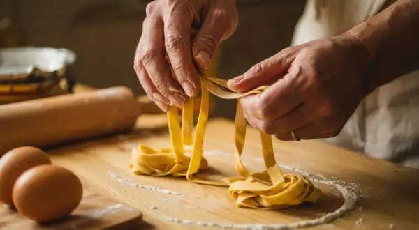 Domowe tagliatelle: przepis na makaron, który zawsze wychodzi!