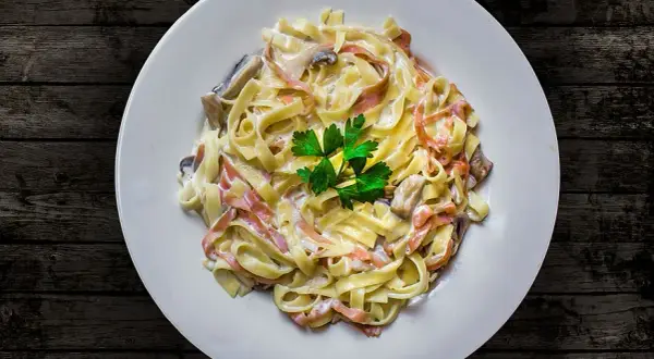 Carbonara Magdy Gessler: Sekret idealnego sosu bez śmietany
