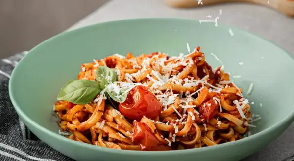 Spaghetti Napoli z mięsem: Zrób je perfekcyjnie! Przepis + porady