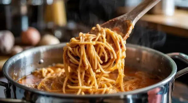 Ile gotować makaron al dente? Nigdy więcej rozgotowanego!