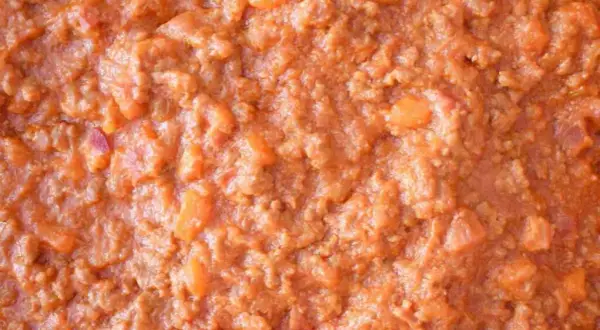 Ragù alla Bolognese: Prawdziwy sos boloński krok po kroku.