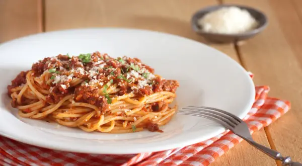 Spaghetti bolognese kcal: Jak jeść i nie tyć? Porady dietetyka