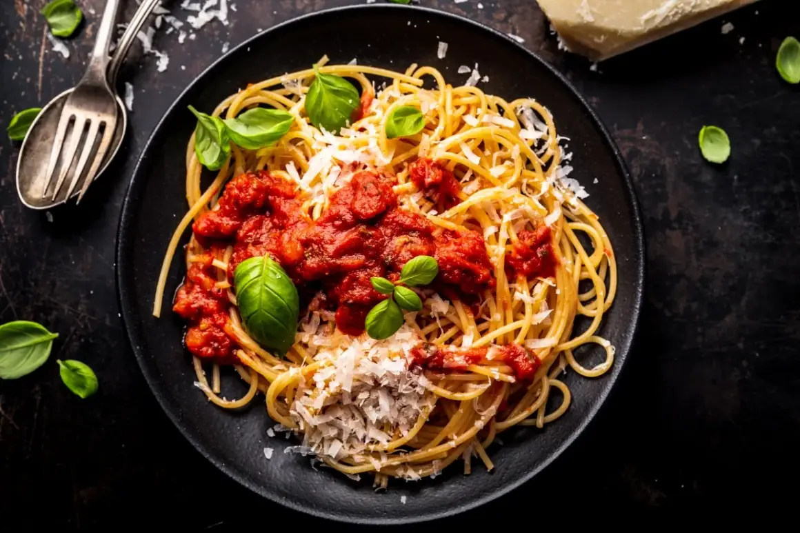 Sos do spaghetti: prosty przepis i sekrety idealnego smaku (Lena Dudek)