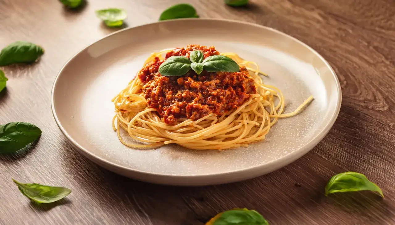 idealnie podane spaghetti bolognese