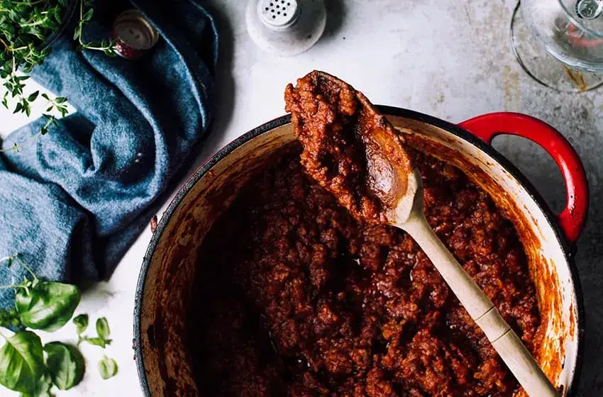 Składniki na prawdziwe ragu alla bolognese, soffritto, pancetta