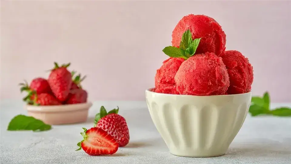 różne smaki sorbetu owocowego