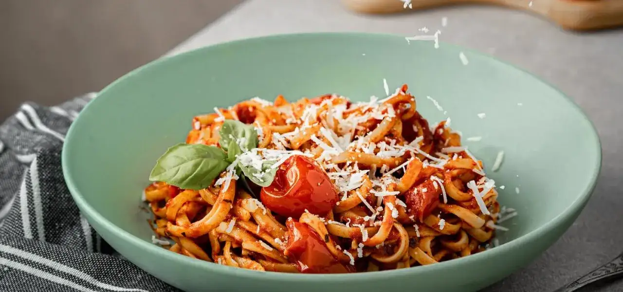 Składniki na spaghetti napoletana