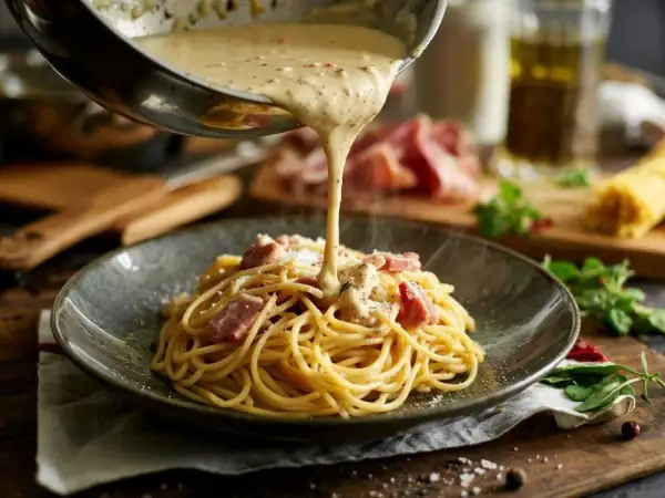 Carbonara Kwestia Smaku: Sekret idealnego sosu bez śmietany
