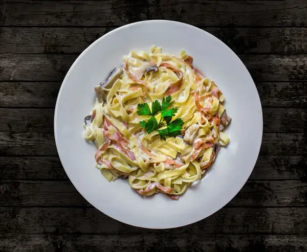 Carbonara Magdy Gessler: Sekret idealnego sosu bez śmietany